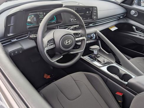 New 2026 Hyundai Elantra Hybrid FWD image 5
