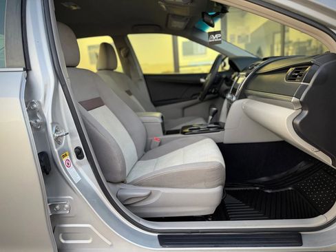 Used 2013 Toyota Camry L image 16