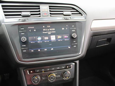 Certified 2020 Volkswagen Tiguan SE w/ Panoramic Sunroof Package image 15