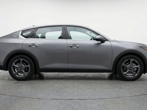 Used 2025 Kia K4 FWD image 11