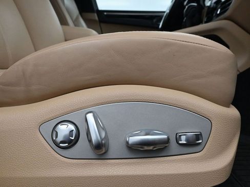 Certified 2023 Porsche Macan image 15