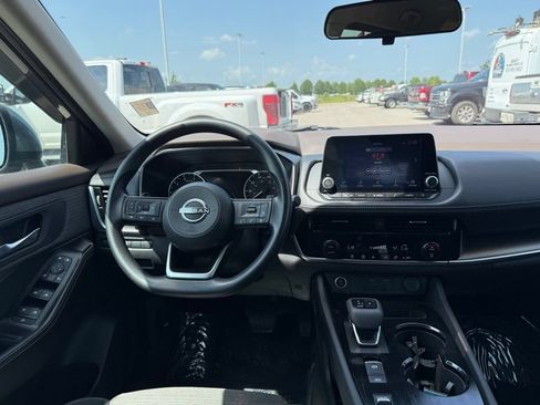 Used 2022 Nissan Rogue SV FWD image 15
