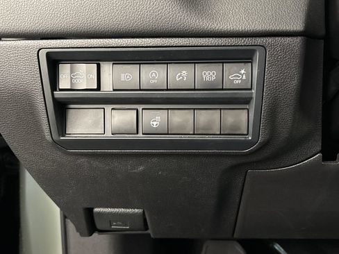 Used 2025 Toyota Tundra Limited AWD/4WD image 44