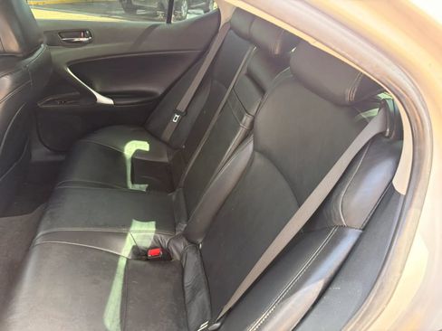Used 2006 Lexus IS 250 w/ Preferred Accessory Pkg RWD image 34