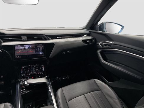 Certified 2024 Audi Q8 e-tron Premium Plus w/ Premium Plus Package image 24