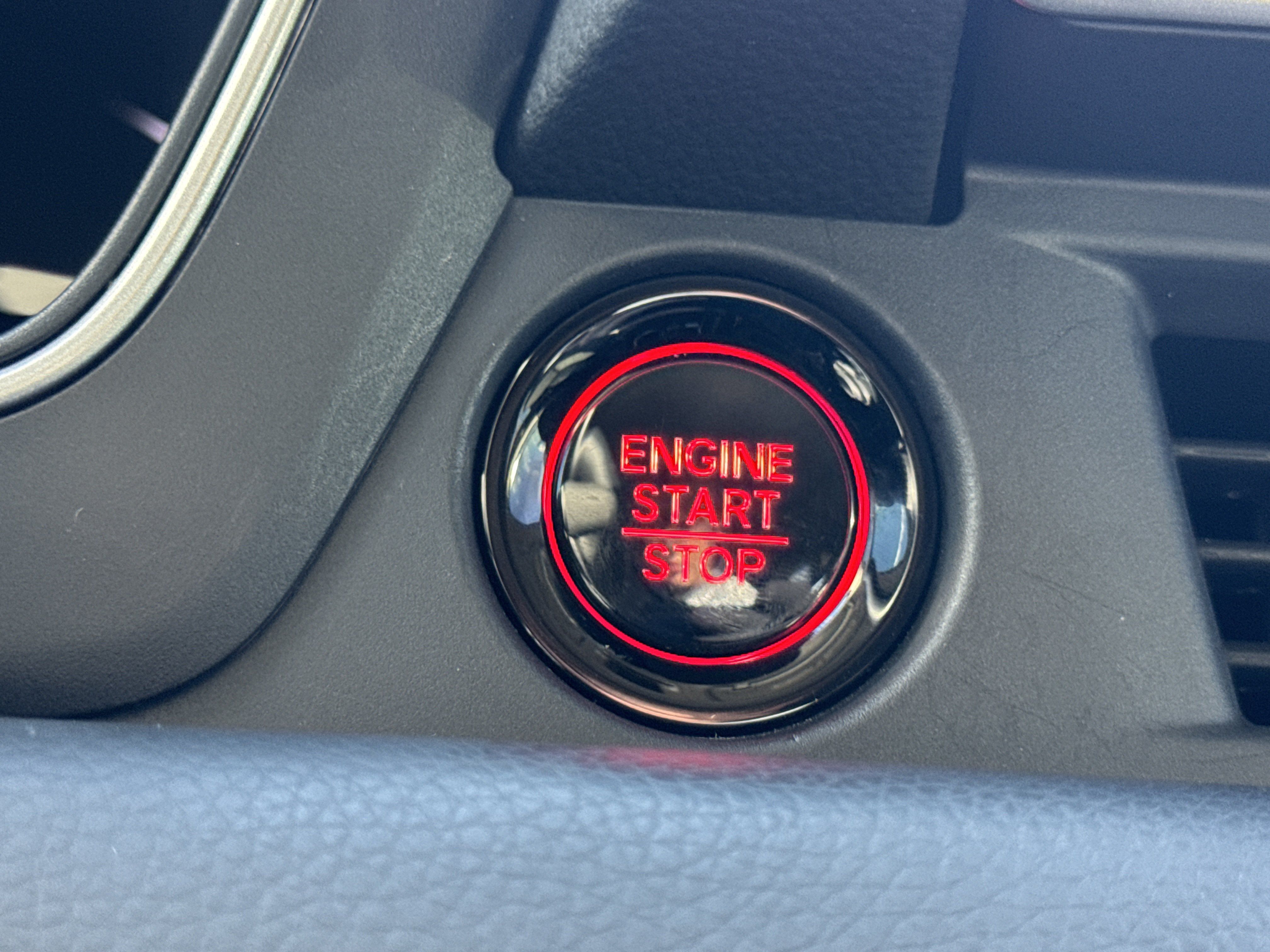 Used 2025 Honda Pilot Touring image 10