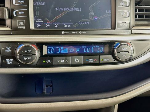Used 2016 Toyota Highlander Limited Platinum FWD image 24