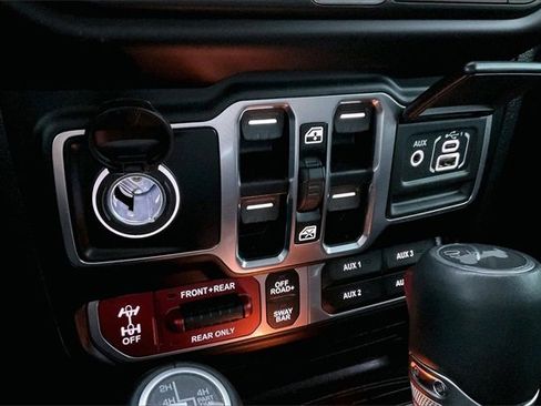 Certified 2023 Jeep Wrangler Unlimited Rubicon w/ Cold Weather Group image 24