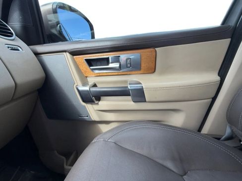 Used 2016 Land Rover LR4 HSE LUX image 18