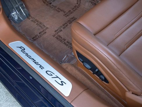 Used 2022 Porsche Panamera GTS image 26