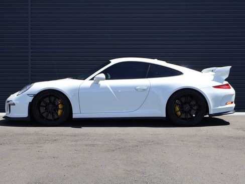 Used 2014 Porsche 911 GT3 RWD image 2