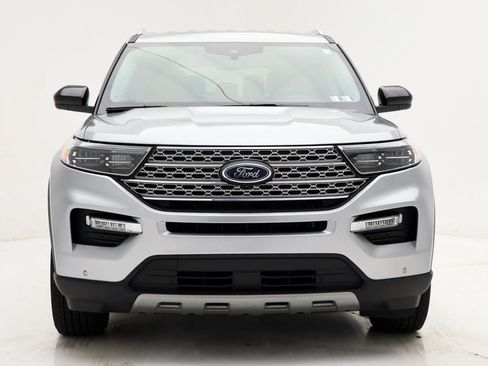 Used 2023 Ford Explorer Limited image 4