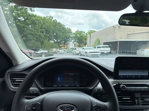 Used 2025 Ford Escape Active AWD/4WD image 4