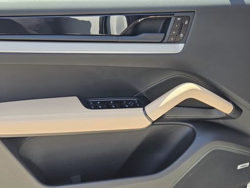 Certified 2026 Porsche Cayenne Coupe AWD/4WD image 22