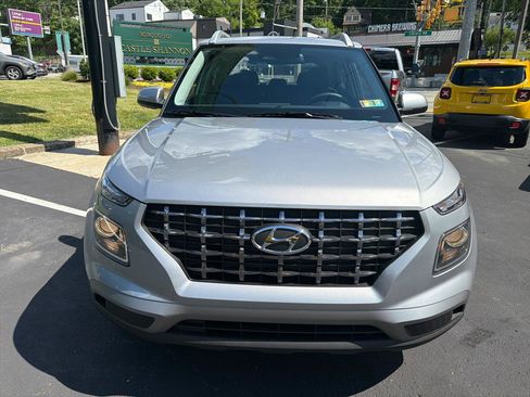 Used 2026 Hyundai Venue SEL FWD image 2