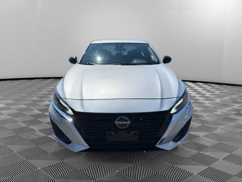 Used 2024 Nissan Altima 2.5 SV image 2