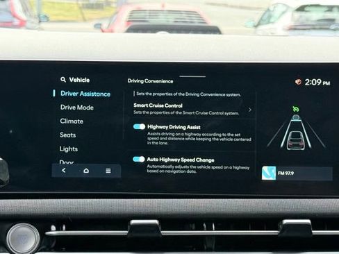 Used 2025 Hyundai Tucson Limited image 36