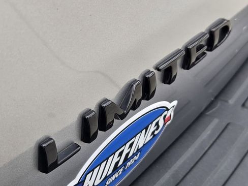 Used 2023 Ford Expedition Limited image 11