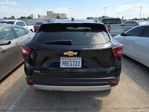 Used 2025 Chevrolet Trax LT FWD image 4