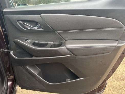 Used 2023 Chevrolet Traverse LT image 18