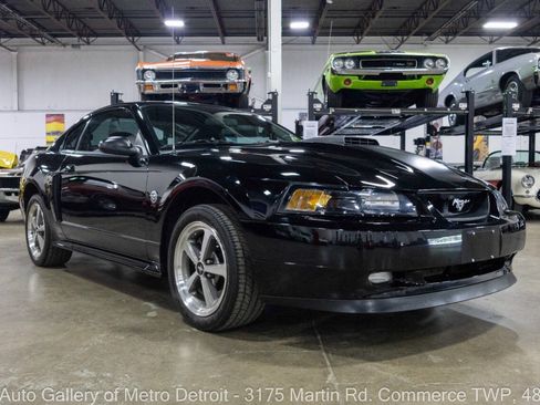 Used 2004 Ford Mustang Mach 1 RWD image 10