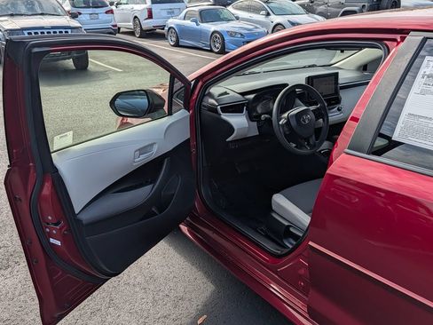 Used 2023 Toyota Corolla LE FWD image 32