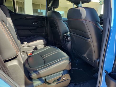 Used 2025 Honda Pilot TrailSport image 26