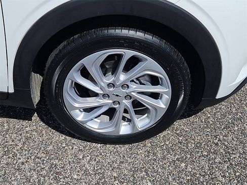 Certified 2022 Chevrolet Bolt EUV LT image 10