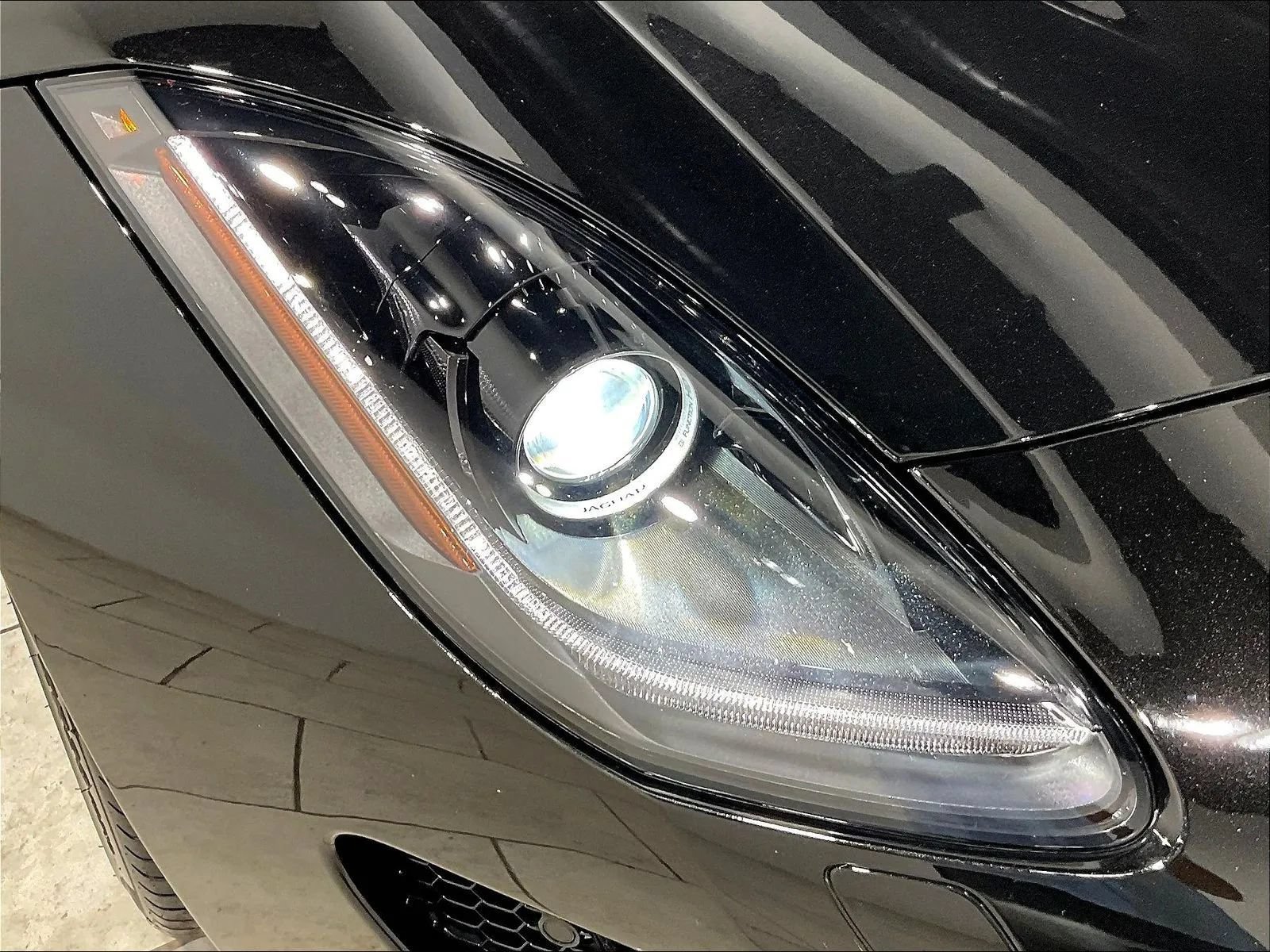Used 2017 Jaguar F-TYPE R AWD/4WD image 31