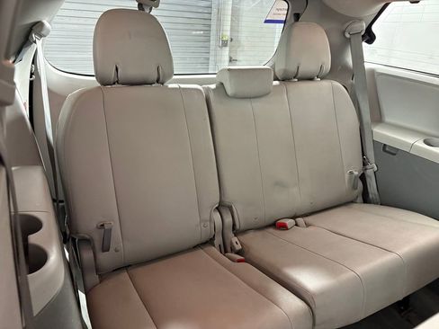 Used 2017 Toyota Sienna AWD image 34