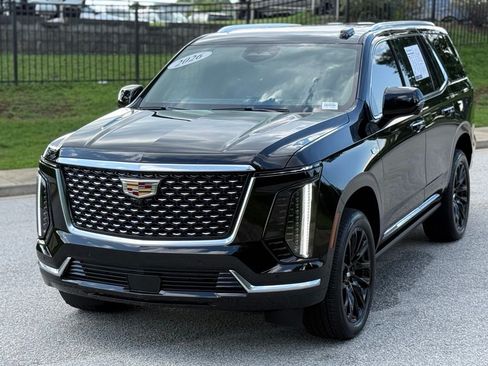 Used 2026 Cadillac Escalade Luxury w/ LPO, Floor Liner Package AWD/4WD image 9
