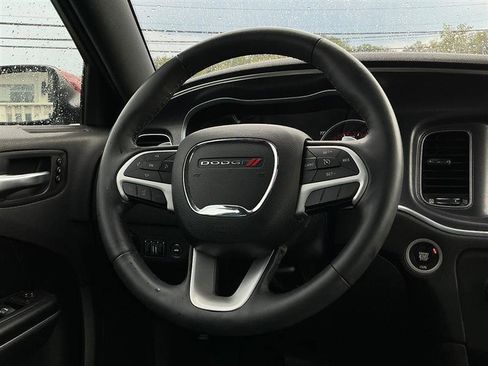 Used 2017 Dodge Charger R/T w/ Plus Group image 31