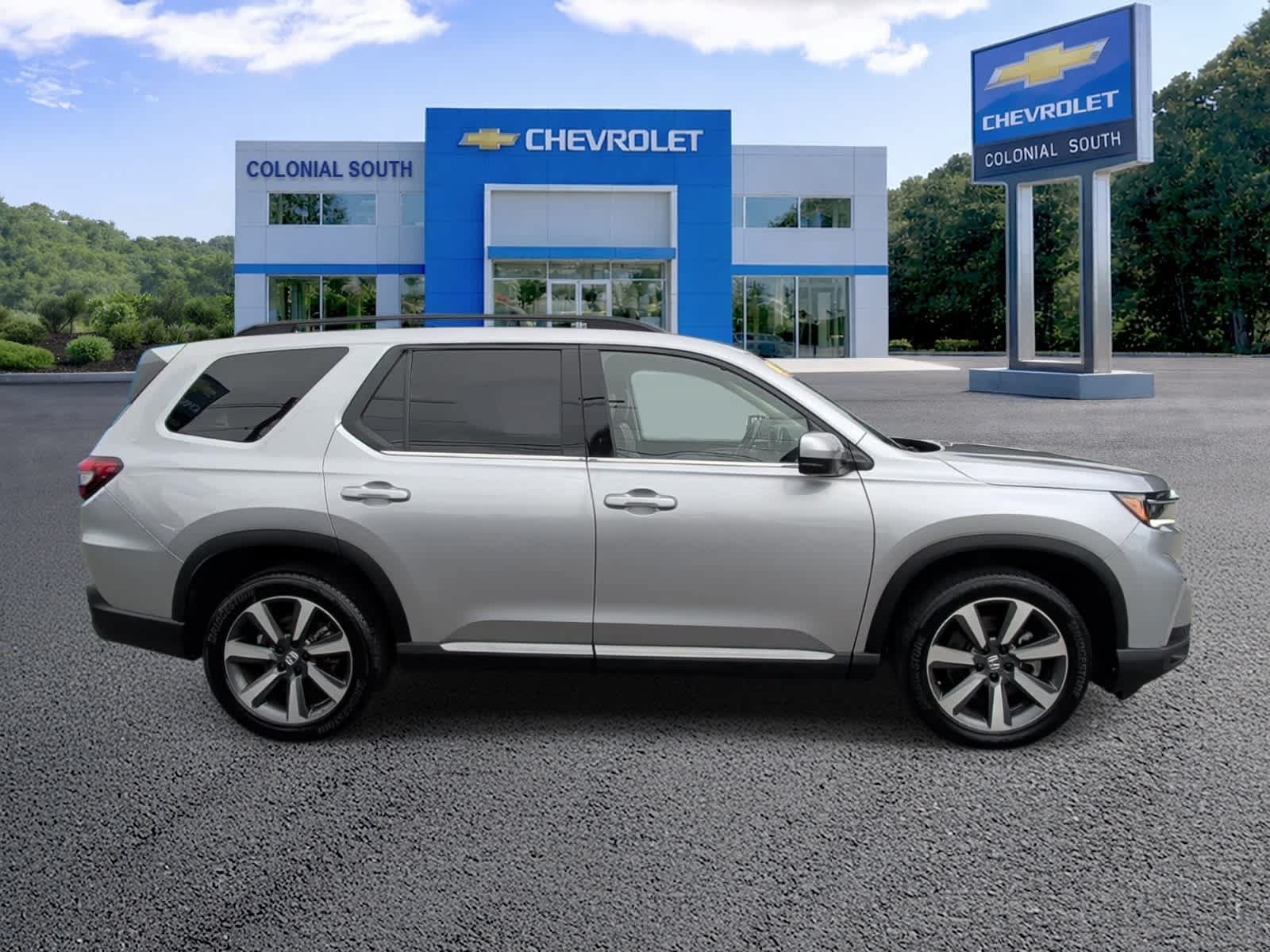Used 2025 Honda Pilot Touring image 7