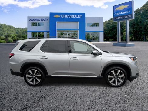 Used 2025 Honda Pilot Touring image 7