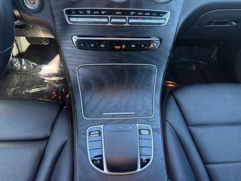 Used 2021 Mercedes-Benz GLC 300 4MATIC image 11