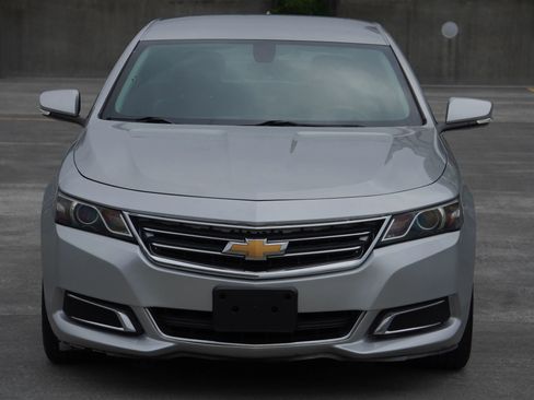 Used 2016 Chevrolet Impala LT image 2