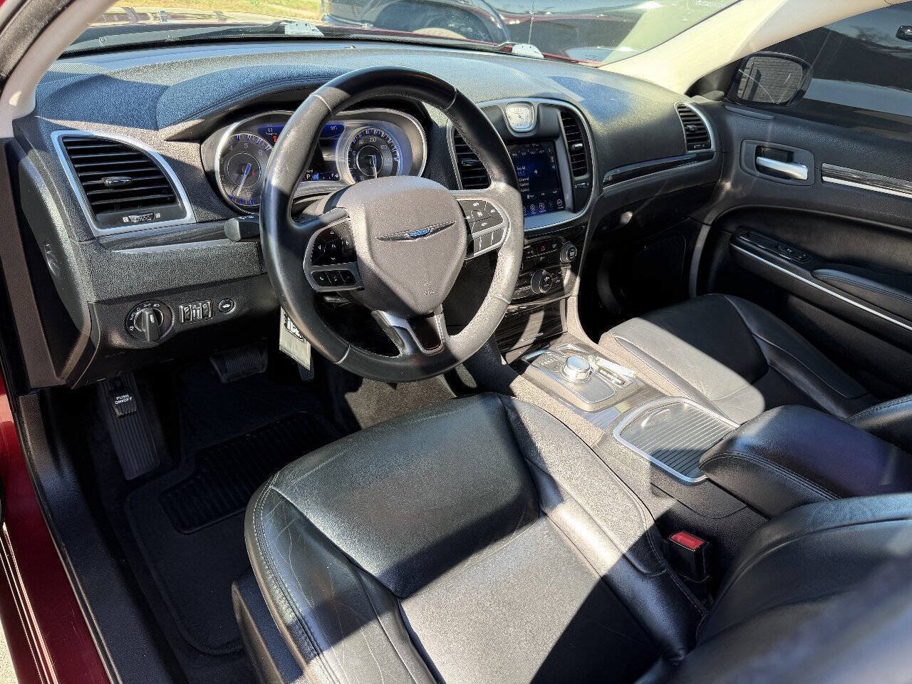 Used 2017 Chrysler 300 Limited RWD image 11