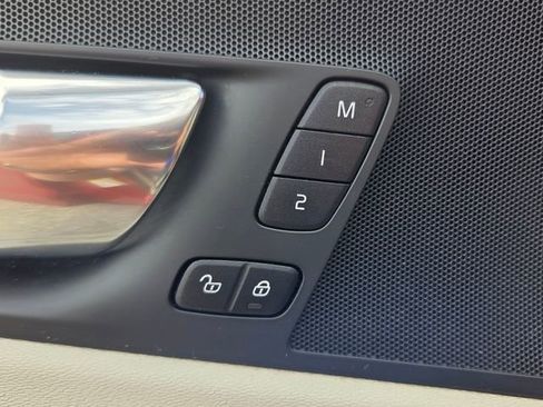 Used 2019 Volvo XC60 T5 Momentum w/ Premium Package FWD image 32