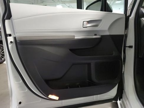 Used 2026 Toyota Sienna XLE AWD/4WD image 11