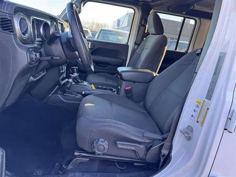 Used 2018 Jeep Wrangler Unlimited Sahara image 7