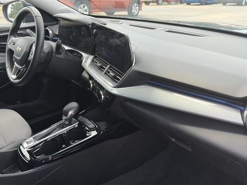 Used 2025 Chevrolet Trax LT w/ Driver Confidence Package FWD image 29