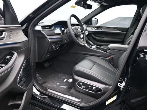 New 2024 Jeep Grand Cherokee Overland w/ Advanced Protech Group III image 31