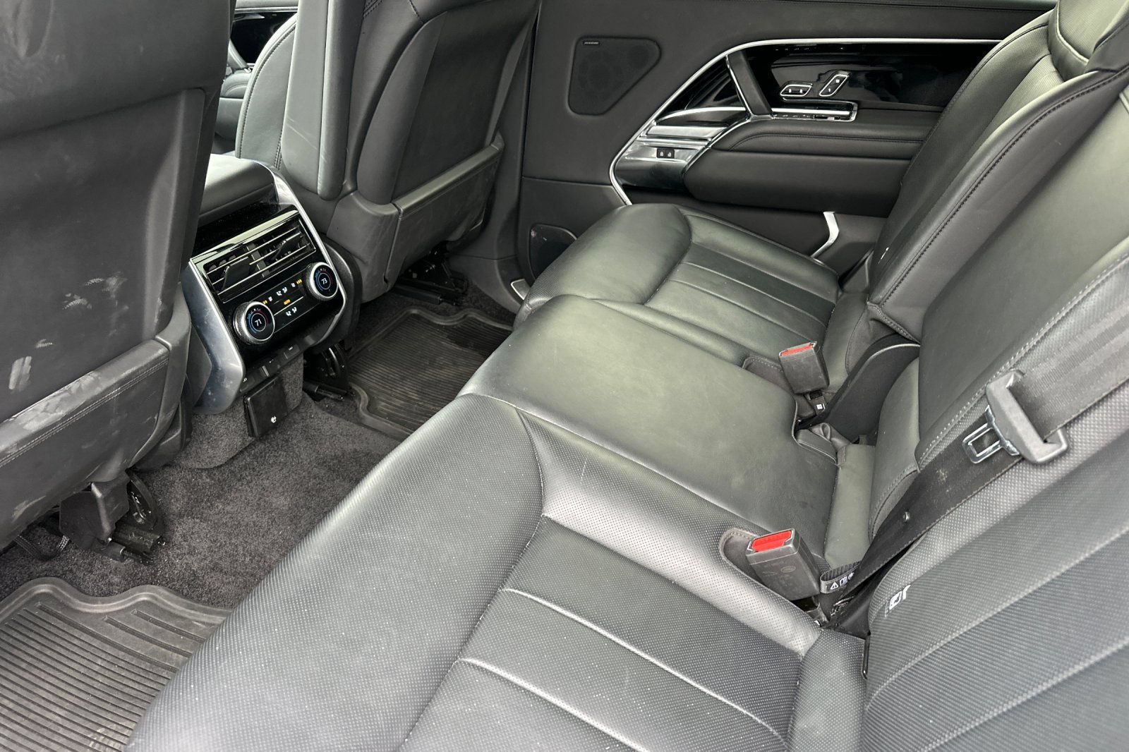 Used 2024 Land Rover Range Rover Long Wheelbase SE AWD/4WD image 14