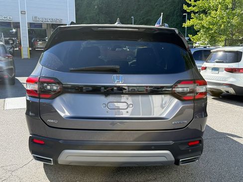 Used 2025 Honda Pilot Touring image 5