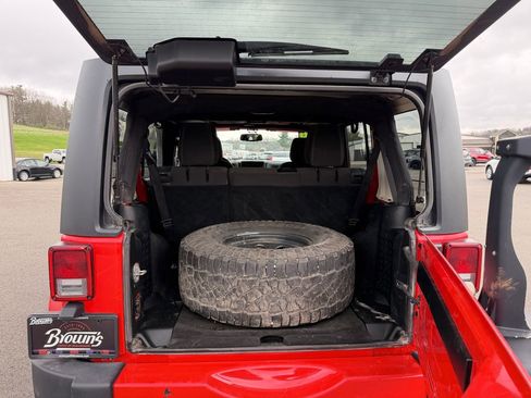 Used 2018 Jeep Wrangler Unlimited Sahara w/ Connectivity Group AWD/4WD image 7