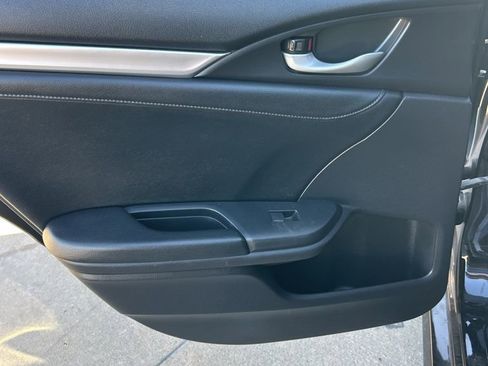Used 2020 Honda Civic Touring image 11