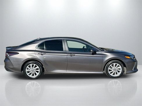 Used 2023 Toyota Camry LE image 4