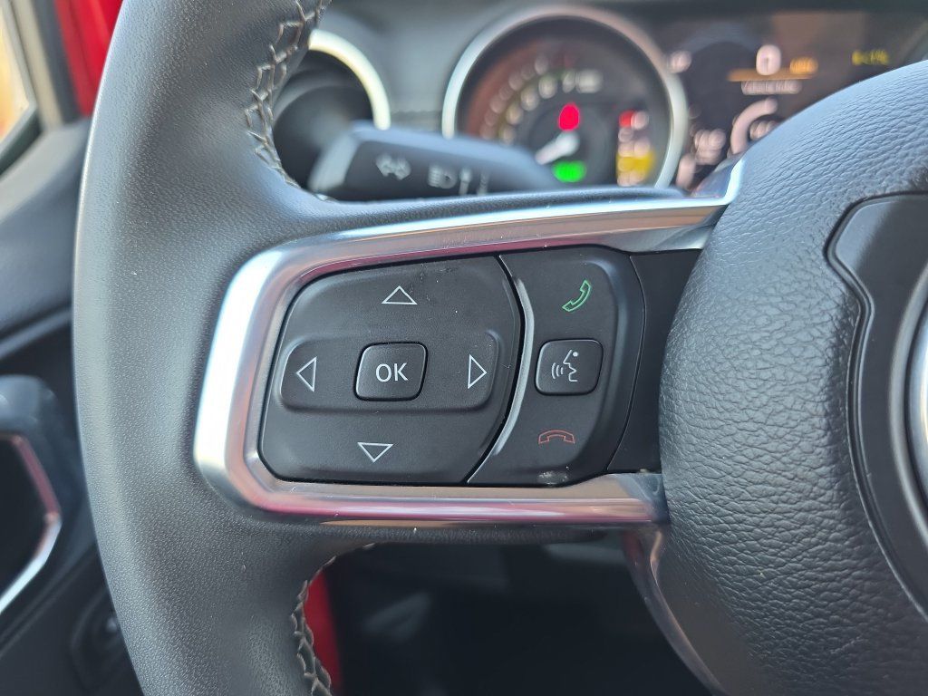 Used 2023 Jeep Wrangler Unlimited Sahara AWD/4WD image 19