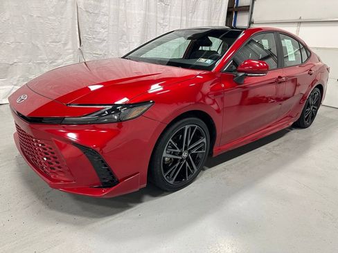 Used 2025 Toyota Camry XSE image 3