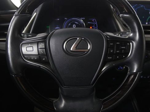 Used 2019 Lexus ES 300h w/ Luxury Package image 17
